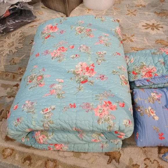 NWOT Sundance Reversible King Quilt + 2 Euro Sham Set
